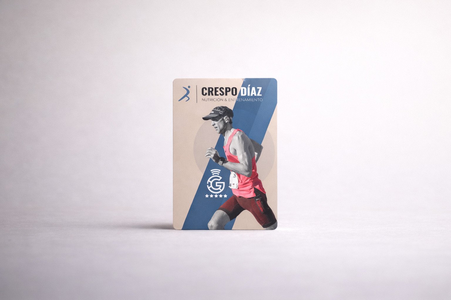 Tarjeta promocional de Nutrición & Entrenamiento con corredor en acción